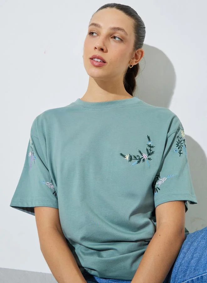 ستايلي Green Embroidered Longline Cotton T-Shirt