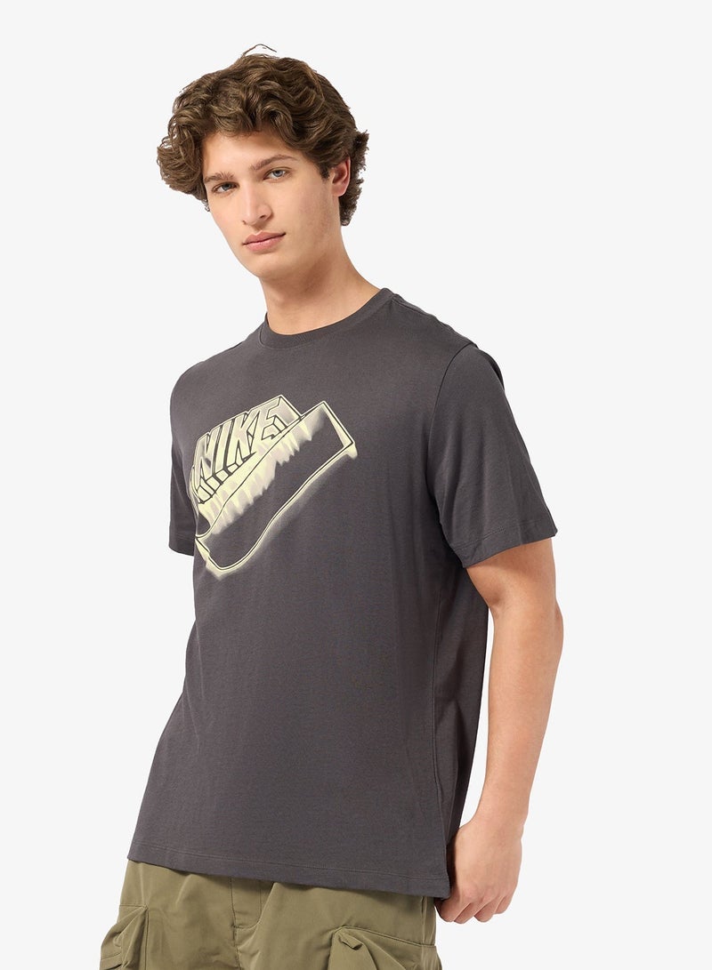Nike Nsw Standard Blur Futura T-Shirt - Image 1