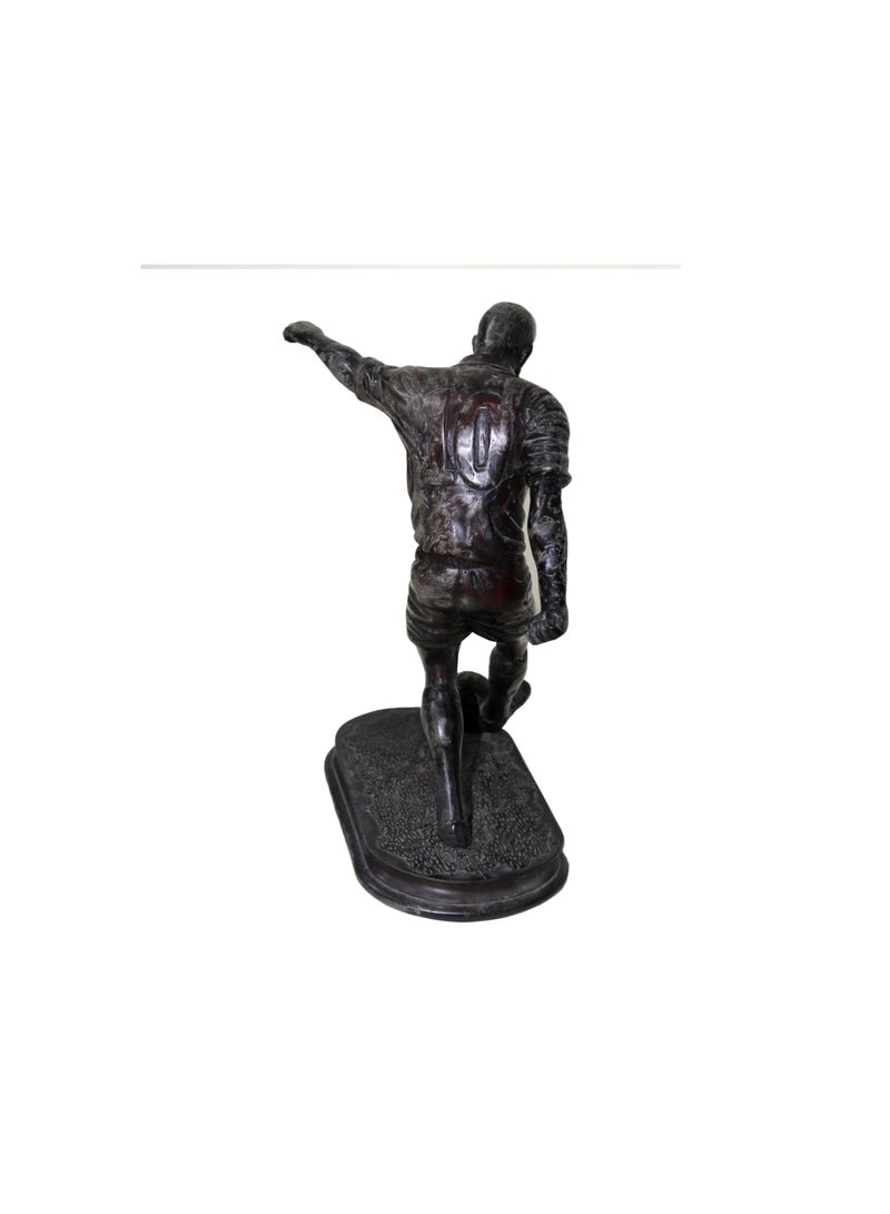 تمثال لاعب كرة قدم لديكو - Image 2