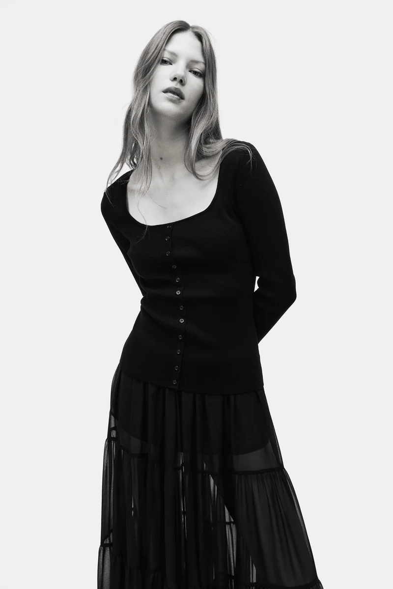 اتش اند ام بلوزة بقبة مربعة