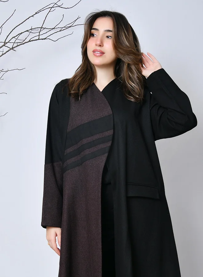HAWRAA ABAYA Practical abaya with line embroidery and brown accents – elegant and comfortable design