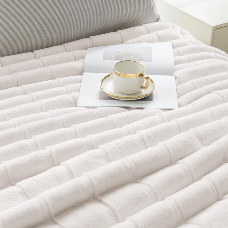 Touchat Faux Fur Throw Blanket, Luxury 1000GSM Ultra Thick Warm Rabbit Blanket for Couch Bed Sofa, 3D Checkered Pattern Soft Winter Heavy Minky Fluffy Blankets for Women Christmas Birthday Gift, White - Image 2
