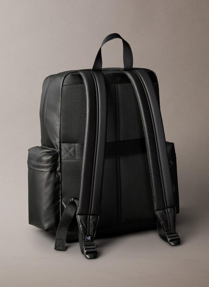 كالفن كلاين حقيبة ظهر بجيب عملي - Image 2
