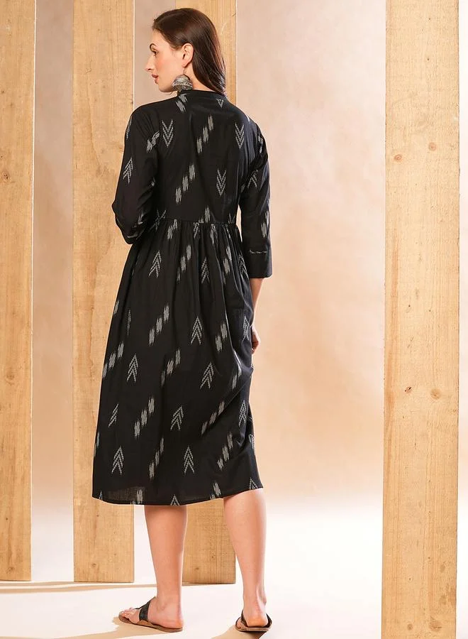 جلو باص فستان ميدي نسائي بياقة مطبوع باللون الأسود من جلوبس