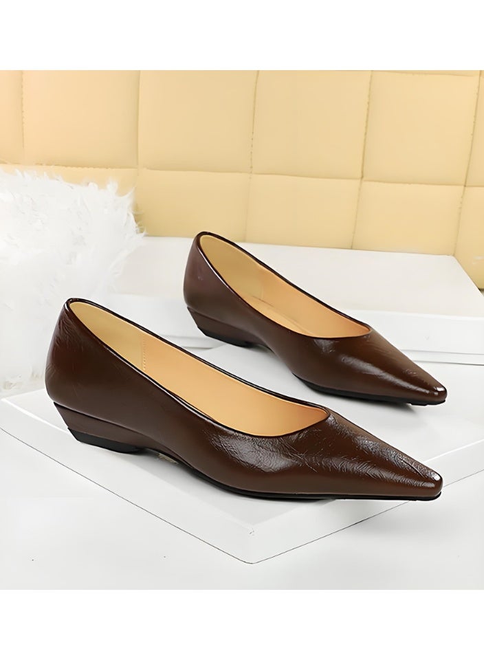 بيج تري أحذية النساء منخفضة الأسفين مريحة مغلقة موجهة إصبع القدم أحذية مسطحة بنية داكنة - Image 2