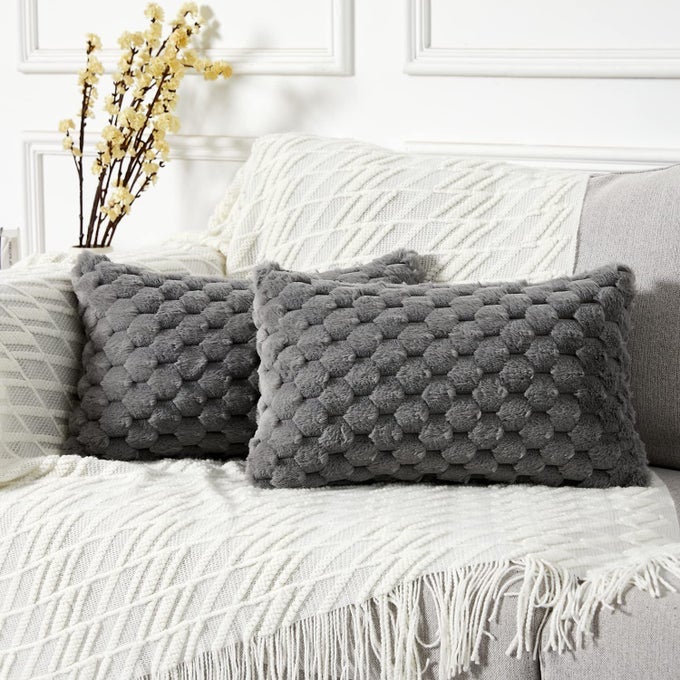 PACK OF 2 SUPER SOFT COZY LUMBAR DECORATIVE THROW PILLOW COVERS FUZZY PLUSH FAUX FUR LUXURY CUSHION COVER PILLOWCASE FOR SOFA COUCH BED LIVINGROOM 12X20 INCH GREY