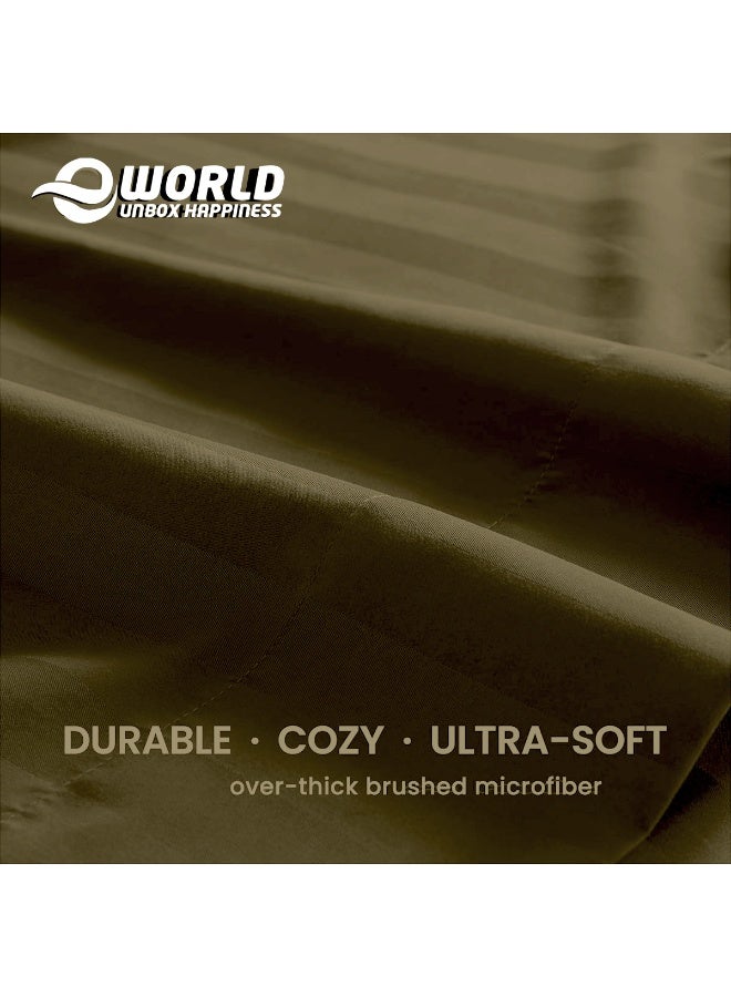 إي وورلد مجموعة فاخرة مكونة من 4 قطع لسرير ملكي باللون أخضر زيتي المخطط تتضمن 1 غطاء لحاف (220x240 سم)، 1 شرشف سرير مطاطي (200x200+30 سم)، و 2 حالة وسادة (48x74+5 سم) لتجربة أناقة فاخرة مستوحاة من الفنادق. - Image 2