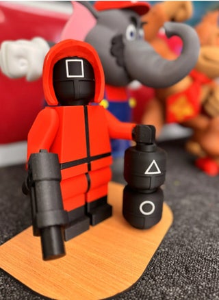 Mega Squid Game Guard – Brick Style Edition - pzsku/Z09DC33FE8727DE60BDA1Z/45/_/1737119211/470f2c98-fd09-4789-bc21-c08afe4310ad