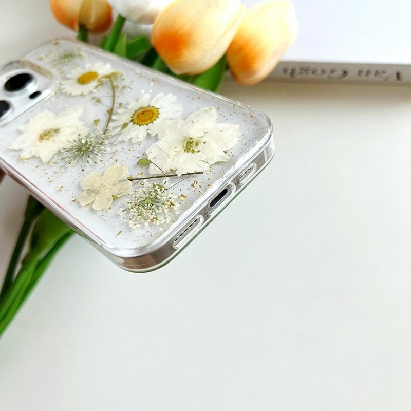 Tazweeq غطاء شفاف لجهاز iPhone 15 Pro Max من بتصميم زهور حقيقية مضغوطة، نمط زهور بيضاء لامعة لطيفة، غطاء حماية ناعم من TPU رفيع للنساء والفتيات لجهاز iPhone 15 Pro Max - Image 2