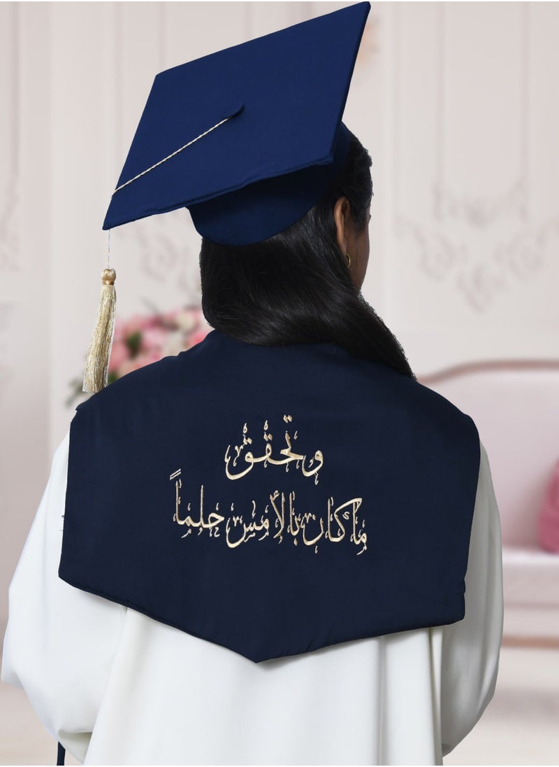 HAWRAA ABAYA - Graduation uniform: white abaya with wide open sleeves, decorated with a bow, with a plain scarf and cap, in dark navy blue - Image 1