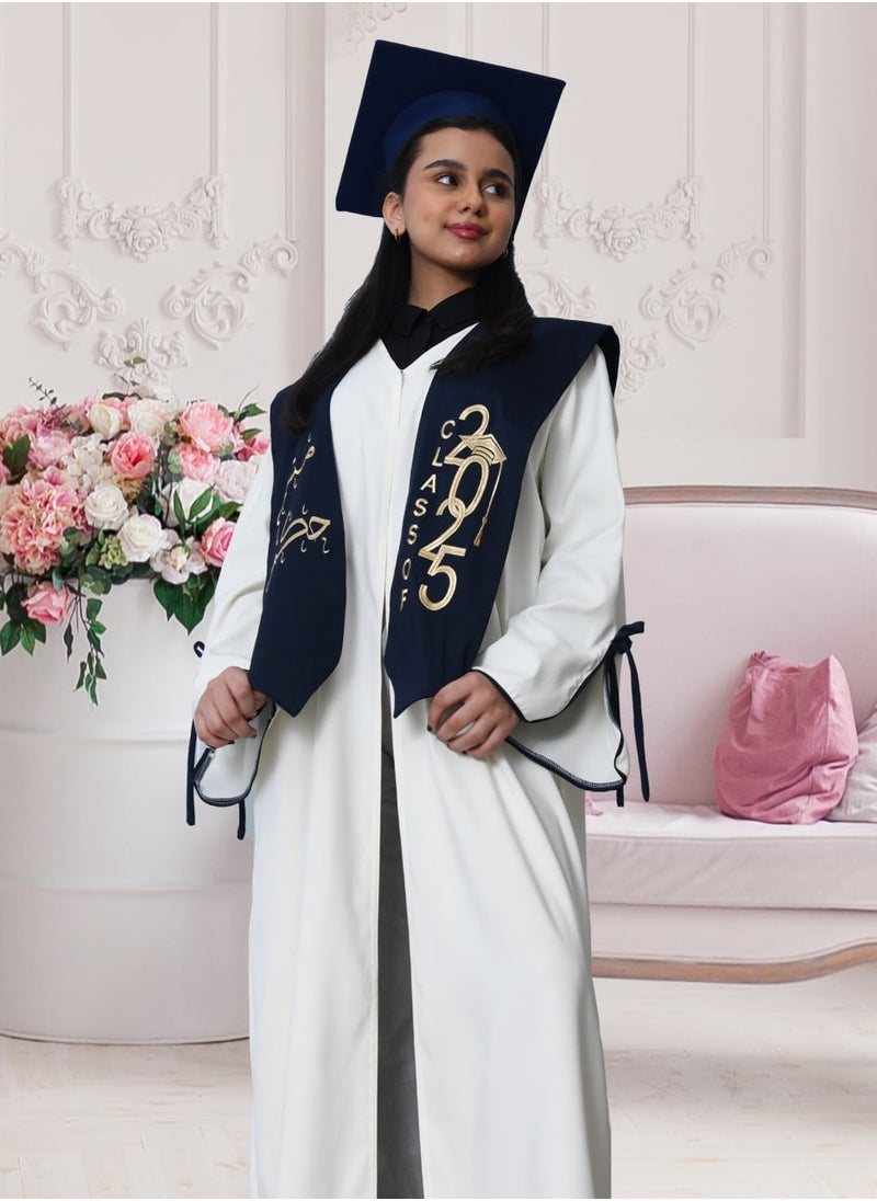 HAWRAA ABAYA - Graduation uniform: white abaya with wide open sleeves, decorated with a bow, with a plain scarf and cap, in dark navy blue - Image 1