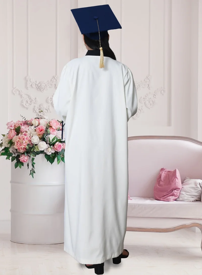عبايات حوراء زي التخرج عباية باللون الابيض بكم عريض مفتوح مزين بفيونكة مع وشاح وكاب سادة باللون الكحلي الداكن