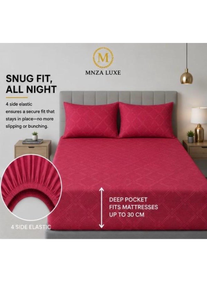 طقم ملاءة سرير مطاطية فاخر من الألياف الدقيقة بتصميم مربعات من MNZA LUXE، يشمل ملاءة مطاطية واحدة وغطاءي وسادة | فائق النعومة، قابل للتهوية، ومقاوم للتجاعيد | اللون العنابي - Image 1