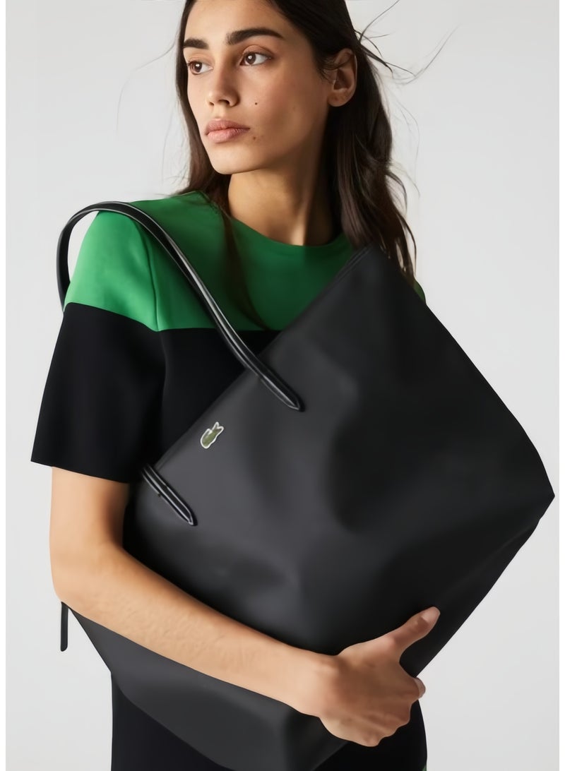 لاكوست حقيبة لاكوست نسائية L12.12 تصميم عصري متعددة الاستخدامات بسعة كبيرة، حقيبة يدوية أو على الكتف كبيرة الحجم بسحاب، حقيبة توت كبيرة باللون الأسود، المقاسات: 45 سم * 30 سم * 12 سم - Image 1