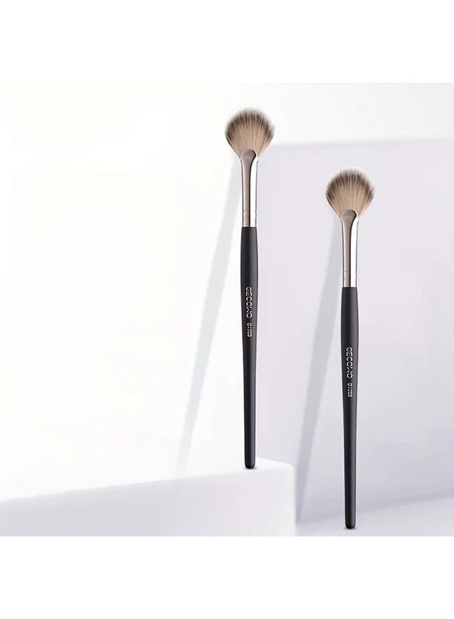 1pc Black Soft Bristle Blush Highlighter Makeup Brush Hypoallergenic Nylon Bristles - Image 2