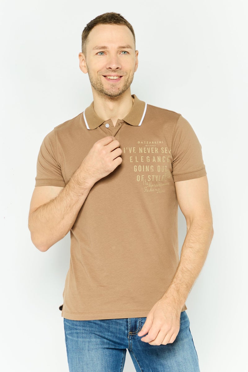 Gazzarrini قميص بولو قصير الأكمام للرجال بتصميم جرافيكي وقصة عادية، تان - Image 1
