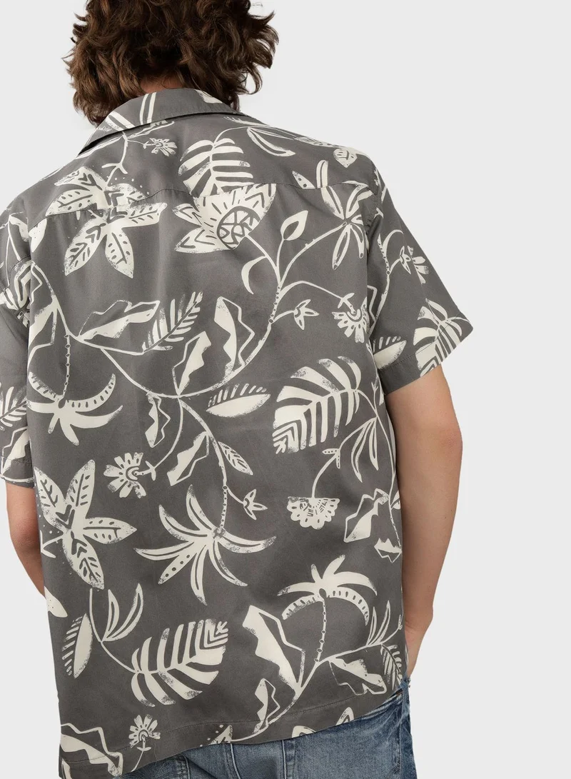امريكان ايجل Floral Print Regular Fit Print Poolside Shirt