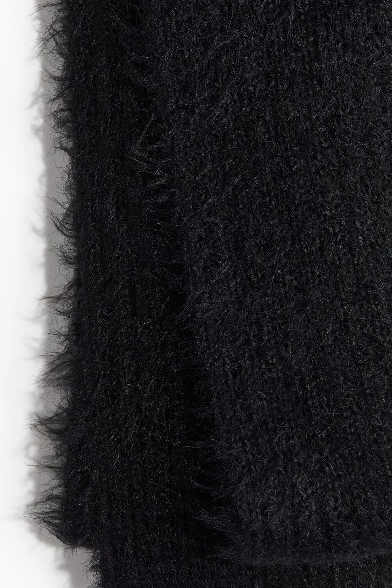 اتش اند ام وشاح من الزغب المحبوك