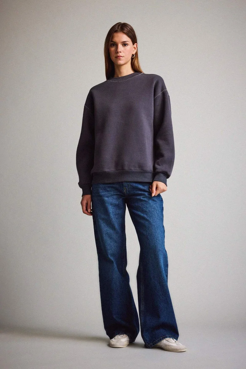 ديفاكتو Long Sleeve Sweatshirt