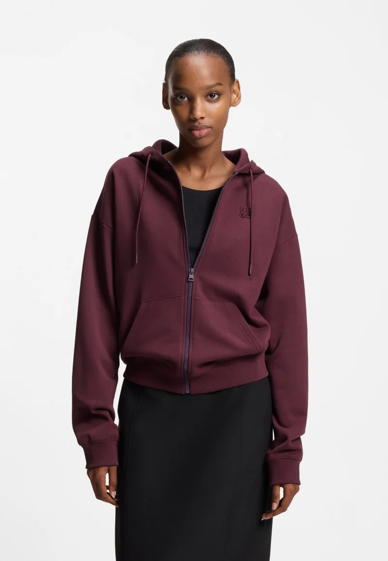 هوجو هودي بسحاب من القطن والتيري بشعار مطرز مكدس