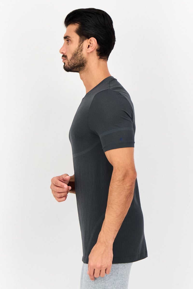 UNDER ARMOUR تي شيرت تدريب قصير الأكمام للرجال، رمادي داكن - Image 4