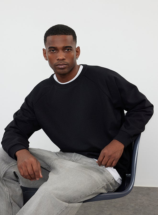 trendyol Black Basic Oversize/Wide Cut Crew Neck Raglan Sleeve Sweatshirt TMNAW23SW00190 - Image 1