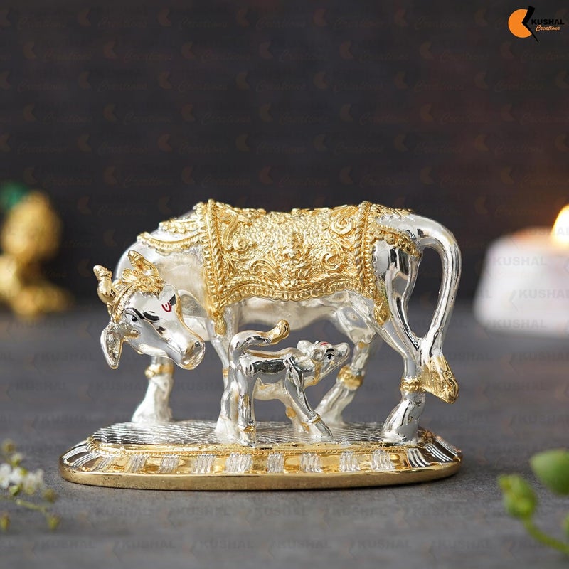 KUSHAL CREATIONS تمثال بقرة وعجل مزخرف من كوشال كريشنز للديكور المنزلي بذهب عيار 24 وفضة مطلية 999 بحجم 35 بوصة - Image 4