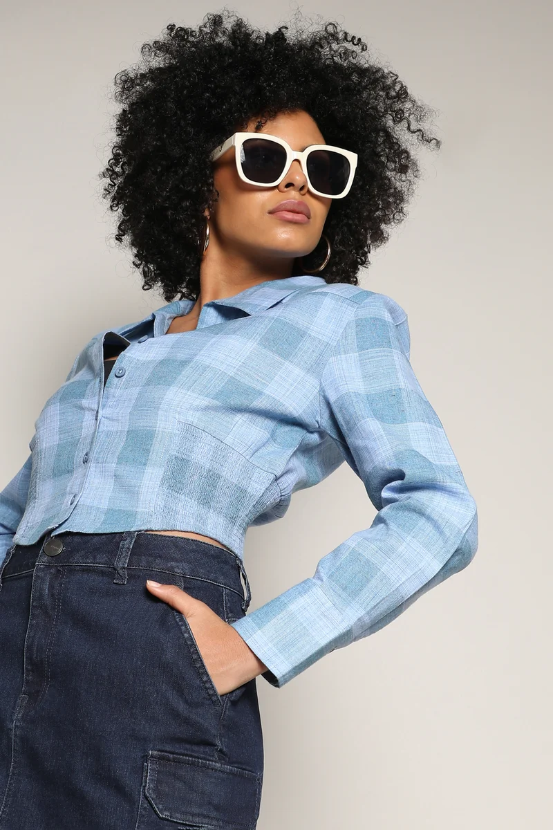 كامبوس سوترا قميص نسائي قصير أزرق كاروهات