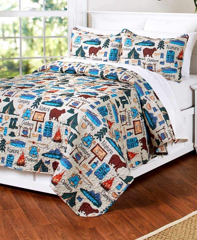 CAMPSITE QUILT SET WITH RETRO CAMPING PRINT 2PC TWIN