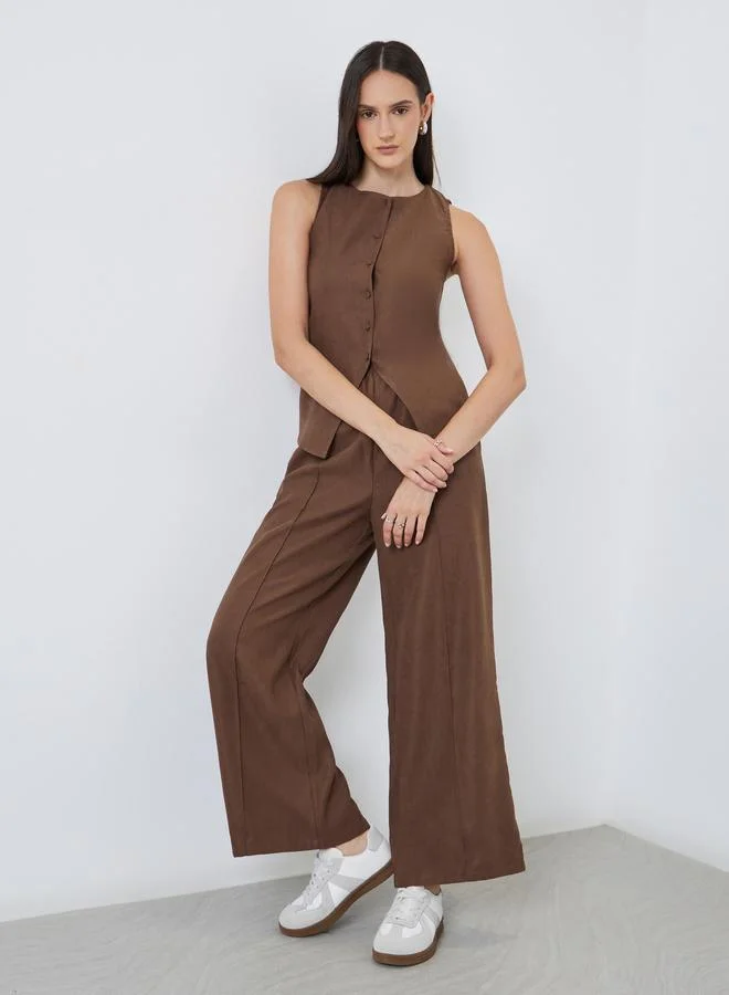 ستايلي بلوزة بتفاصيل بارزة الملمس بدون أكمام