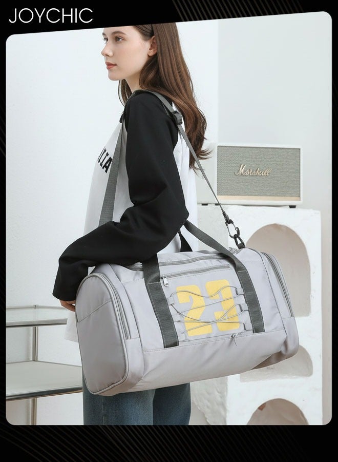 Joychic حقيبة رياضية كبيرة السعة مطبوعة برسومات لفصل الملابس الجافة والرطبة مع قسم للأحذية للتخييم الخارجي واليوغا والسباحة باللون الرمادي - Image 3