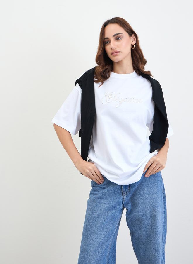 ستايلي تيشيرت واسع بكتابة مزينة بالخرز - Image 3