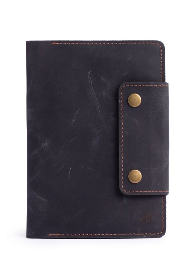 ايه ار سابلاي Ar Passport Wallet من Arij Bags | محفظة سفر جلد طبيعي، جيب باسبور، أماكن للكروت والتذاكر (أسود) - Image 1