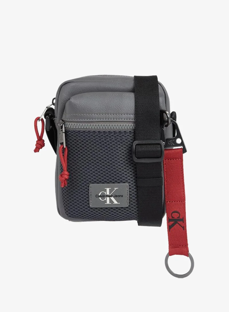 كالفن كلاين حقيبة ماسنجر بشعار