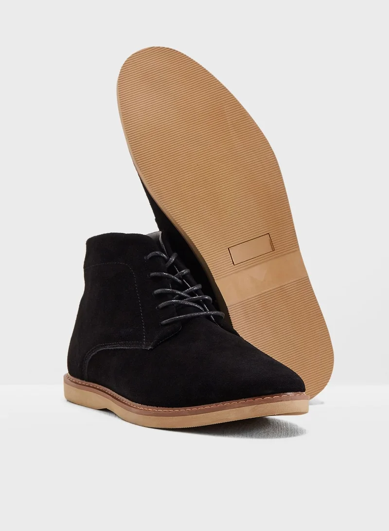 Robert Wood Genuine Suede Chukka Boots