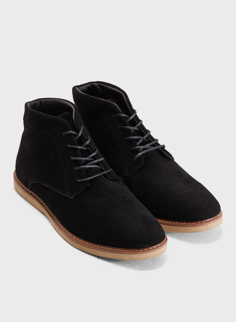 Robert Wood Genuine Suede Chukka Boots