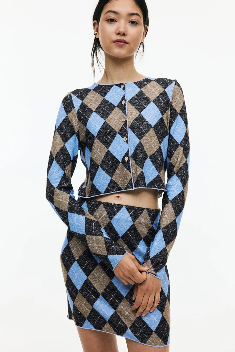 اتش اند ام تنورة ميني محبوكة بتصميم ناعم