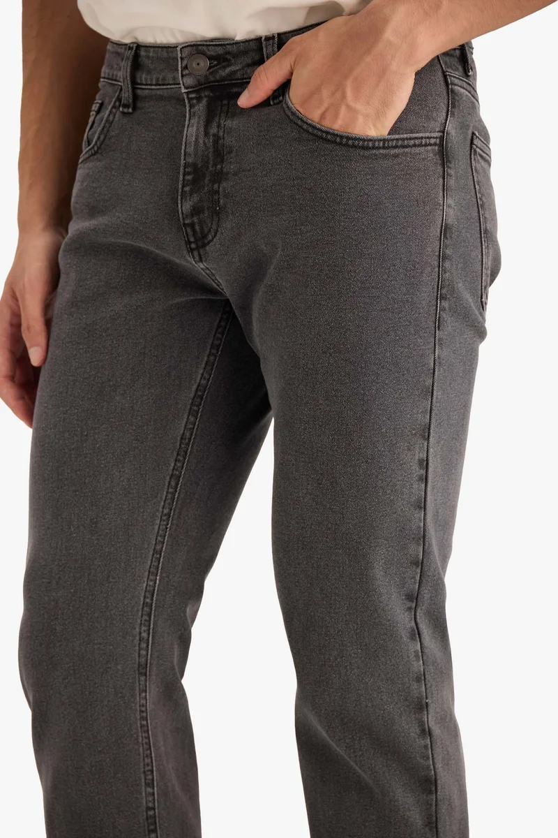 Defacto  Sergio Regular Fit Normal Waist Straight Leg Jeans for Men | Best Price UAE