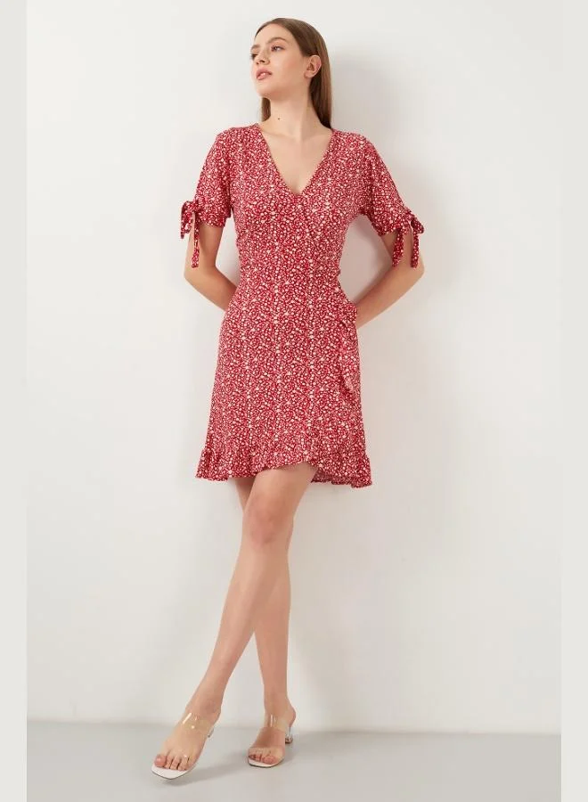 ليلا فستان ليلا نسائي قصير بياقة ملفوفة وتفاصيل كشكش