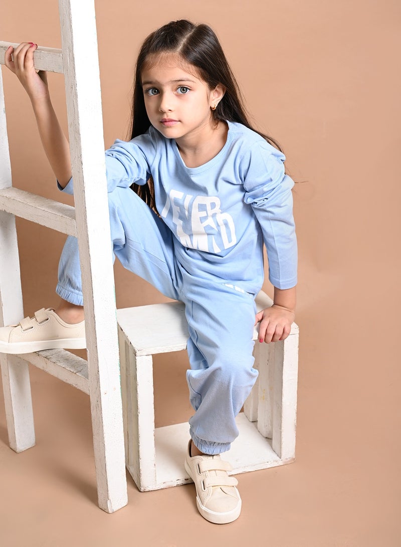 ليل بيكس طقم بلوزة بطبعات لا يهم مع بنطال رياضي - Image 2