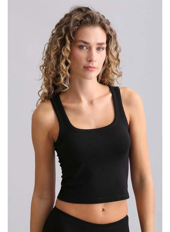 Aytuğ Corn Modal by TENCEL U HELEN Thick-Strap Crop / Black T-Shirt.