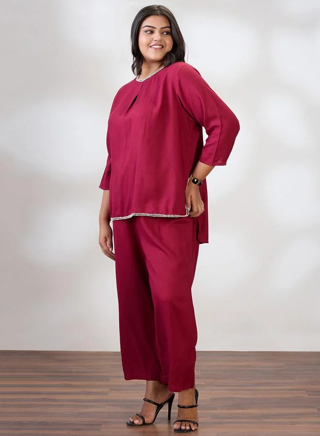 جلو باص طقم علوي وبنطال مارون بمقاس كبير