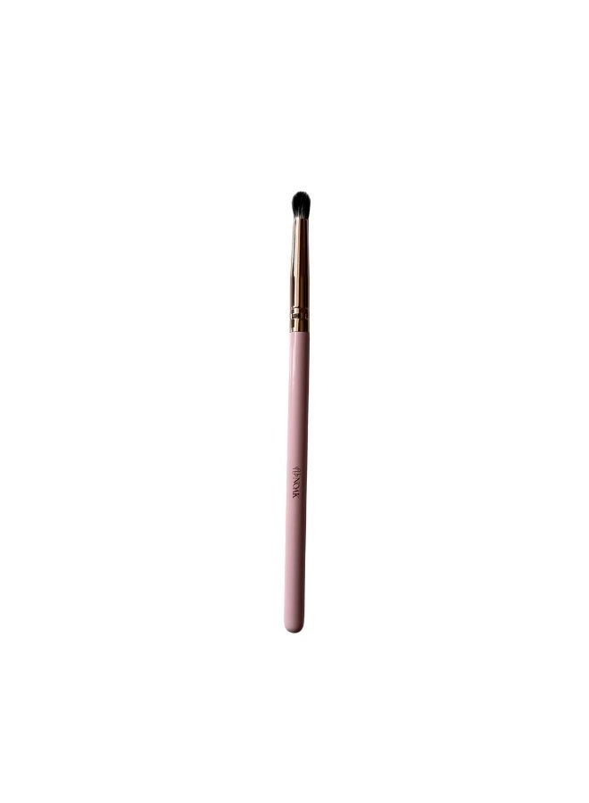 NOAK N104 Eyeshadow Medium Brush | Versatile Makeup Brush for Packing and Blending Eyeshadow | Soft Dense Bristles | Reusable Makeup Brush (NOAK N104) - Image 1