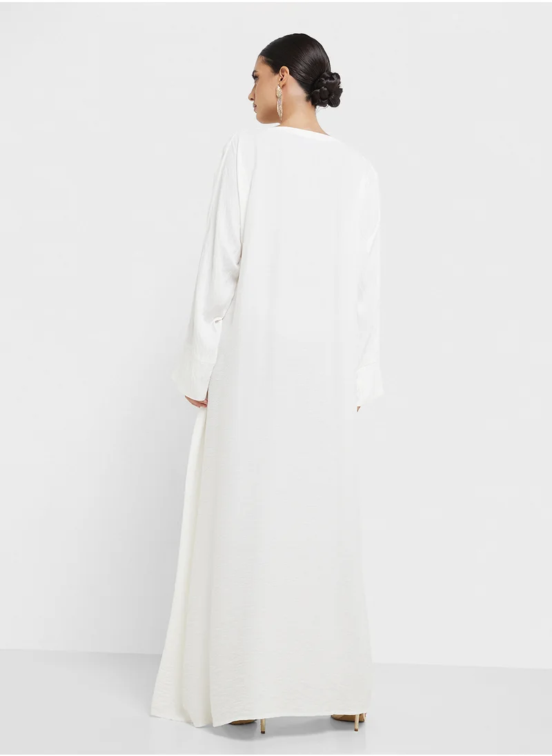 هيا كلوزيت Crew Neck Straight Sleeve Abaya