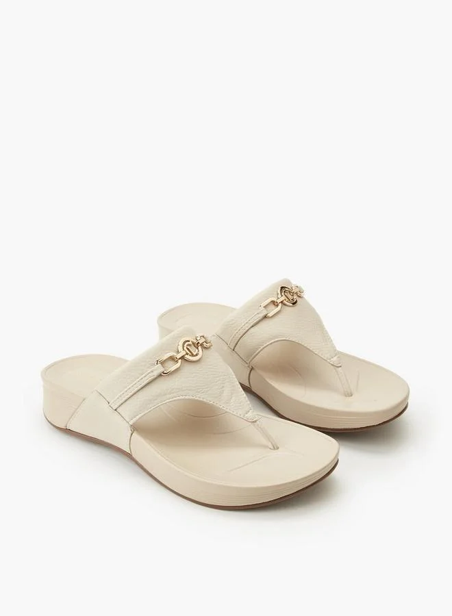 لو كونفورت Women Chain Detail Thong Sandals