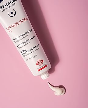 ISIS PHARMA كريم مضاد للاحمرار METRORUBORIL AZ من ISISPHARM 30 مل كريم يومي مريح مصمم مع 15% حمض أزيليك مصحح لون يقلل الاحمرار يحسن الدورة الدموية الدقيقة صنع في فرنسا - Image 2