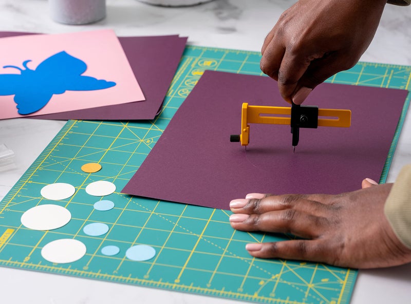 OLFA Compass Circle Cutter (CMP-1) - Adjustable Compass Style Rotary Circle Cutter w/ 6 Blades for Cutting Circles Up to 6 Inches in Diameter, Replacement Blades: OLFA COB-1 Blades - Image 3