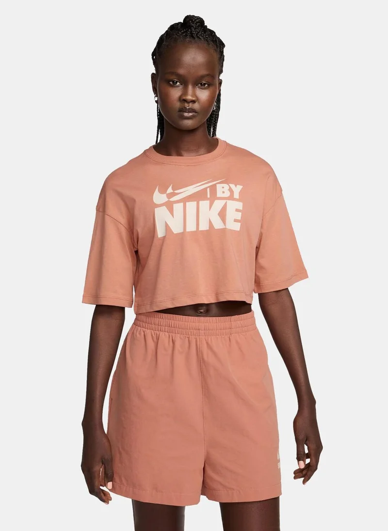 نايكي Women's Sportswear Cropped T-Shirt