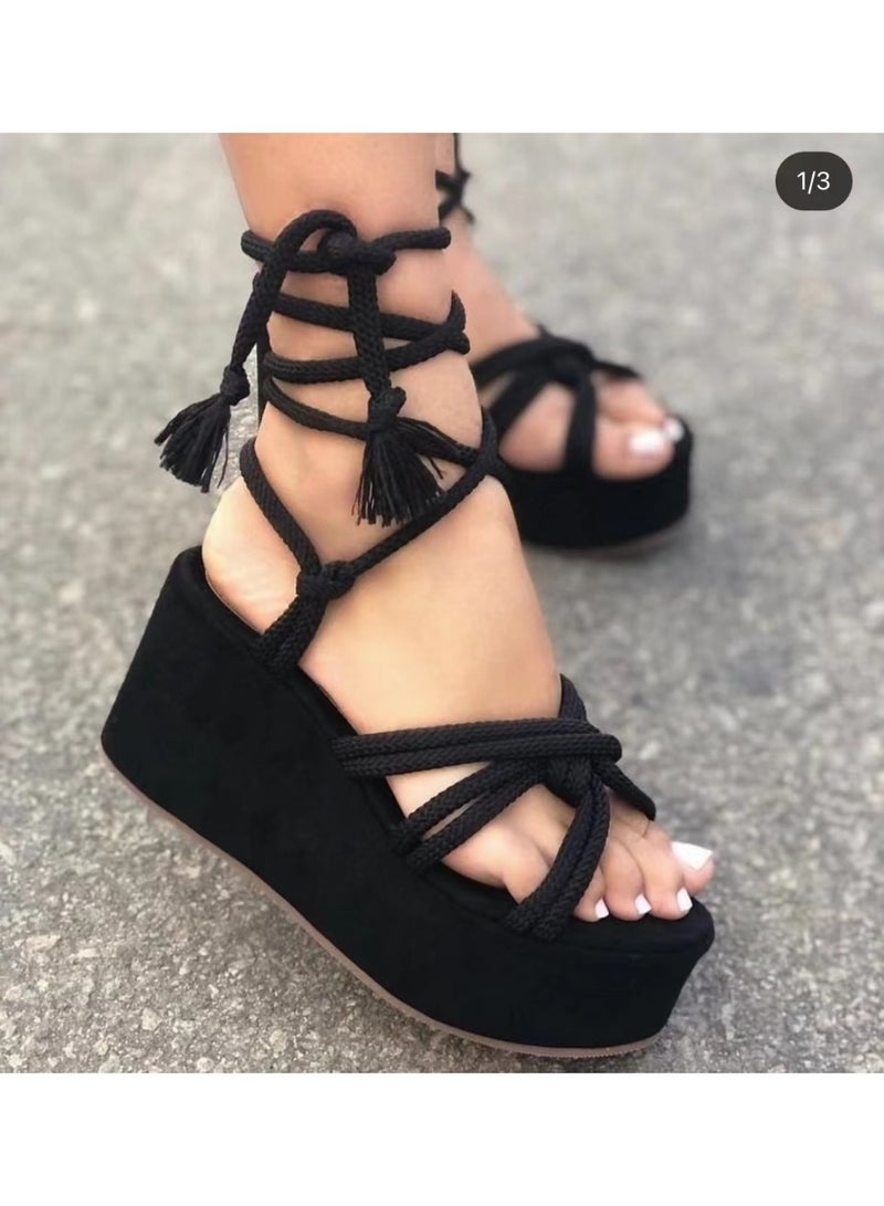 NIBEMINENT صنادل نسائية مفتوحة من الأمام بقاع مسطح وكعب سميك بتصميم حزام متقاطع بلون موحد - Image 1