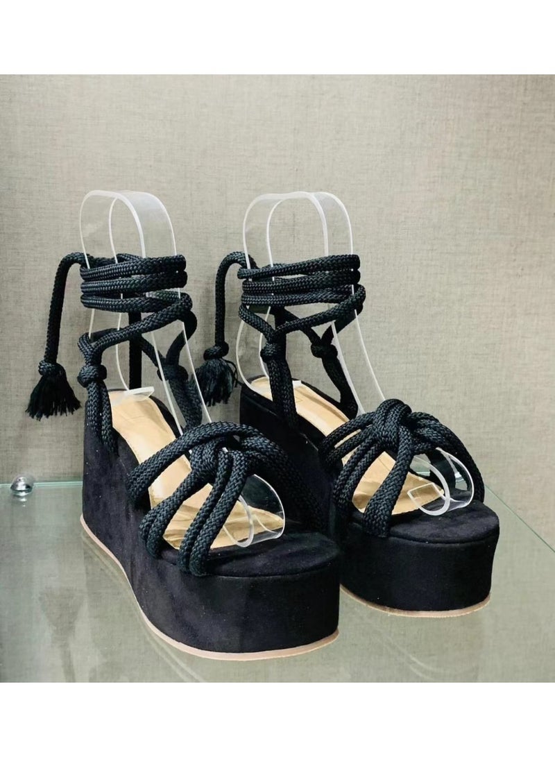 NIBEMINENT صنادل نسائية مفتوحة من الأمام بقاع مسطح وكعب سميك بتصميم حزام متقاطع بلون موحد - Image 2